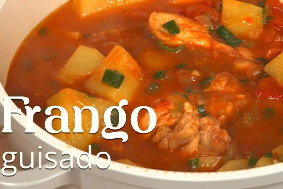 Guisado de frango de vovó delicioso para você preparar no almoço de domingo