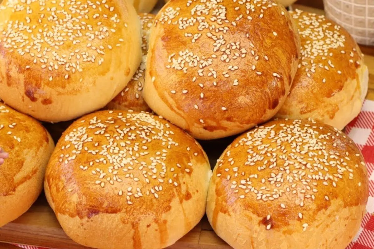 Hamburgão de forno: salgado com massa super fofinha, lanche completo, simples e fácil