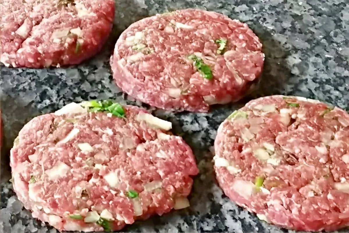 Hambúrguer artesanal caseiro para fazer lanches e sanduíches deliciosos na sua casa