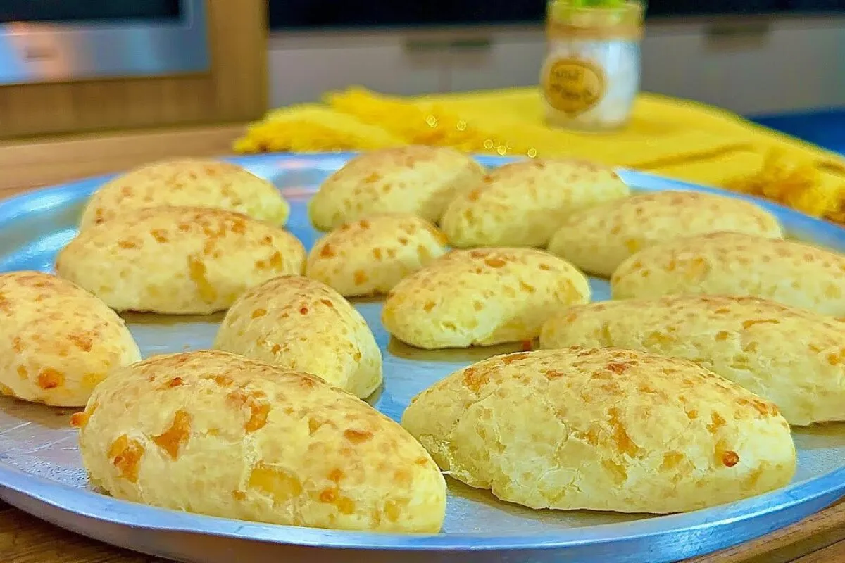 Hora do café da manhã: biscoito de polvilho doce delicioso e fácil de preparar