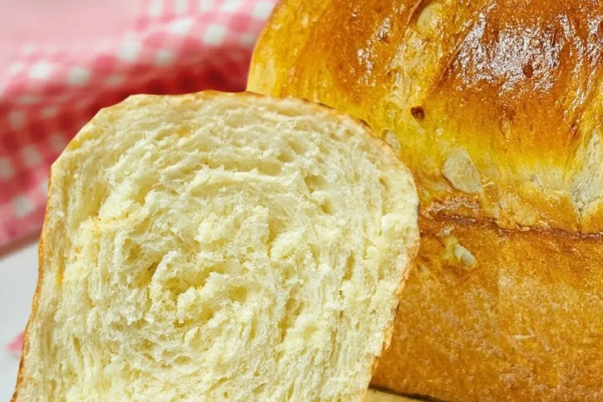 Hora do café da tarde chegando: já aprenda essa receita deliciosa de pão de leite caseiro