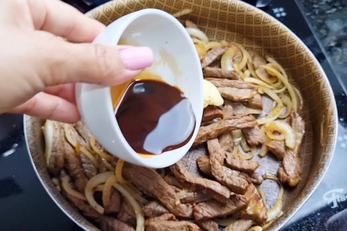 Iscas de carne com shoyu super fácil e deliciosa para o seu jantar especial de fim de ano