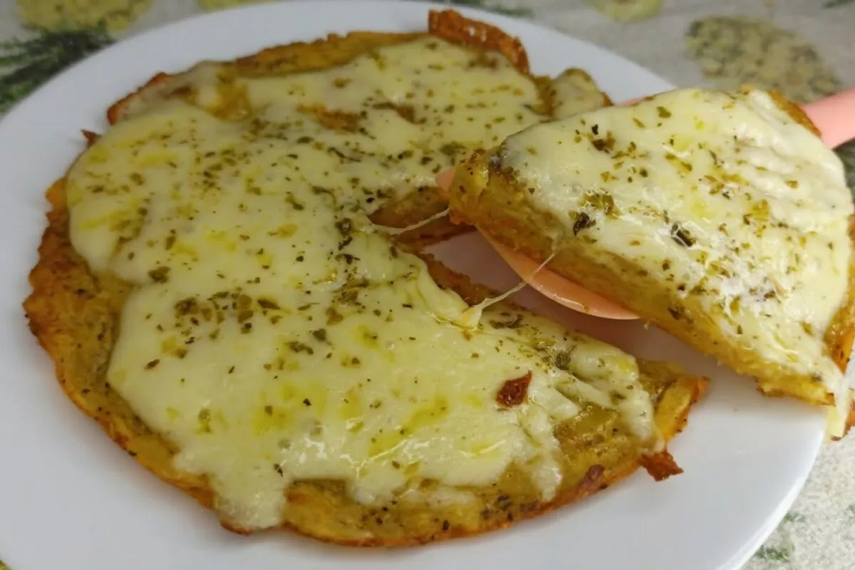 Jantar de frigideira: misture 1 batata com 1 ovo e tenha um prato rápido pronto em minutos para o almoço ou jantar