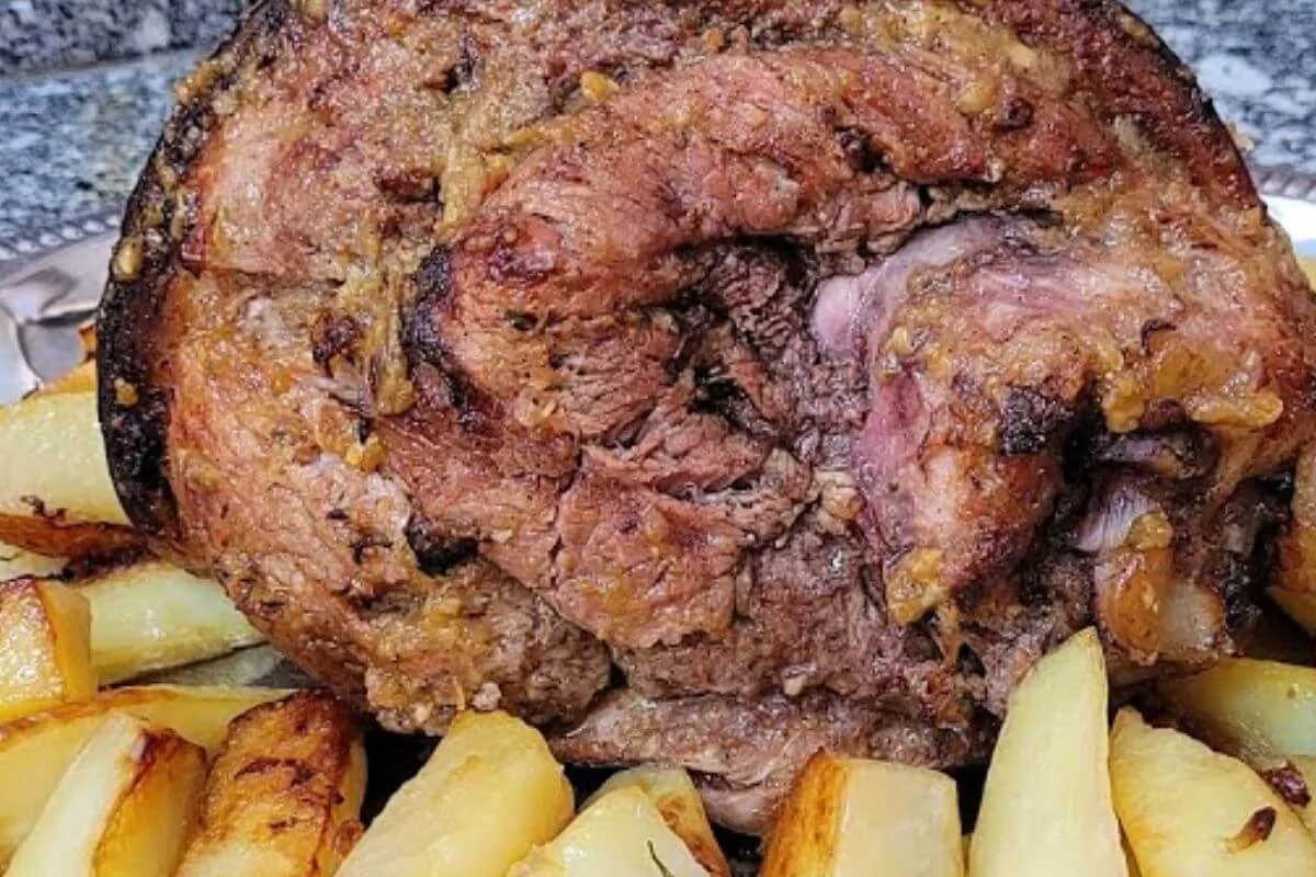 Joelho de porco assado uma receita que cabe em qualquer almoço de família no natal