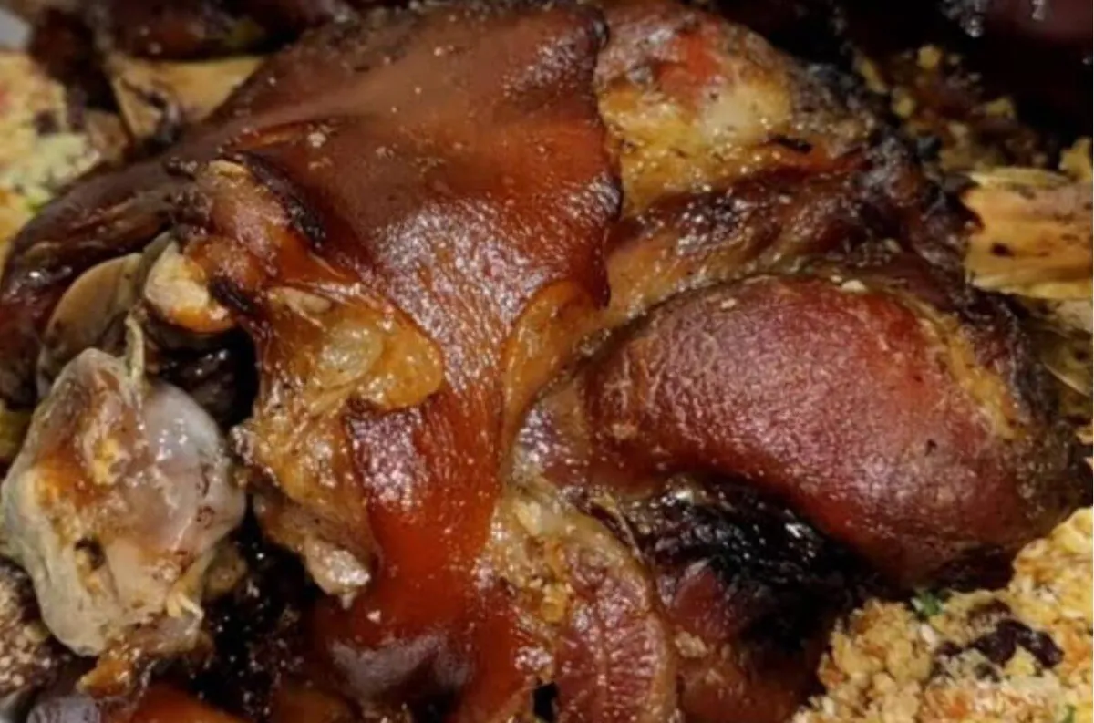 Joelho de porco perfeito e bem temperado para seu almoço de Natal
