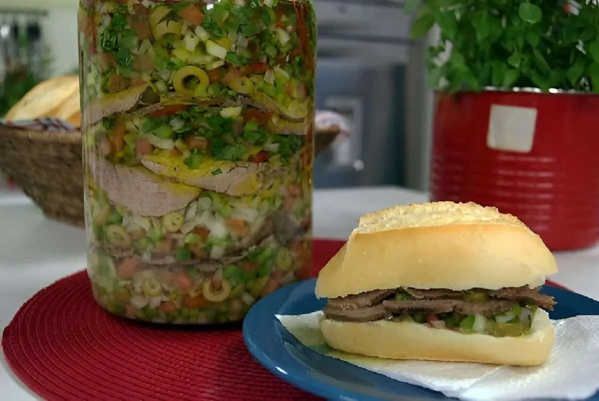 Lagarto de férias uma carne deliciosa para fazer seu sanduíche de pão francês