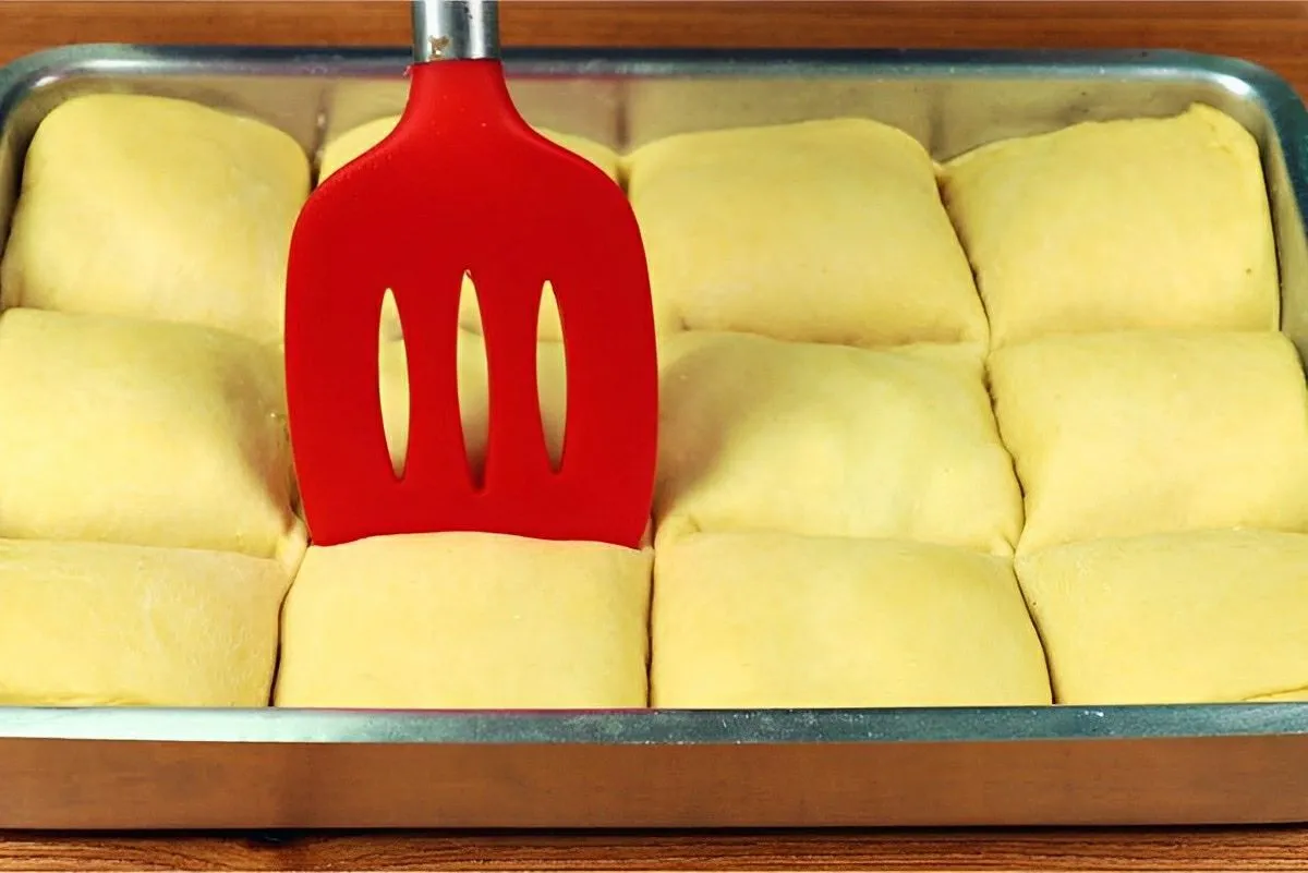 Lanche assado no forno fofinho e delicioso para comer a qualquer hora