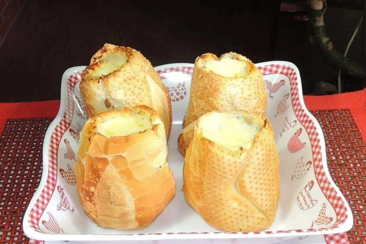 Lanche buraco quente uma opção de receita barata e deliciosa para você fazer hoje mesmo