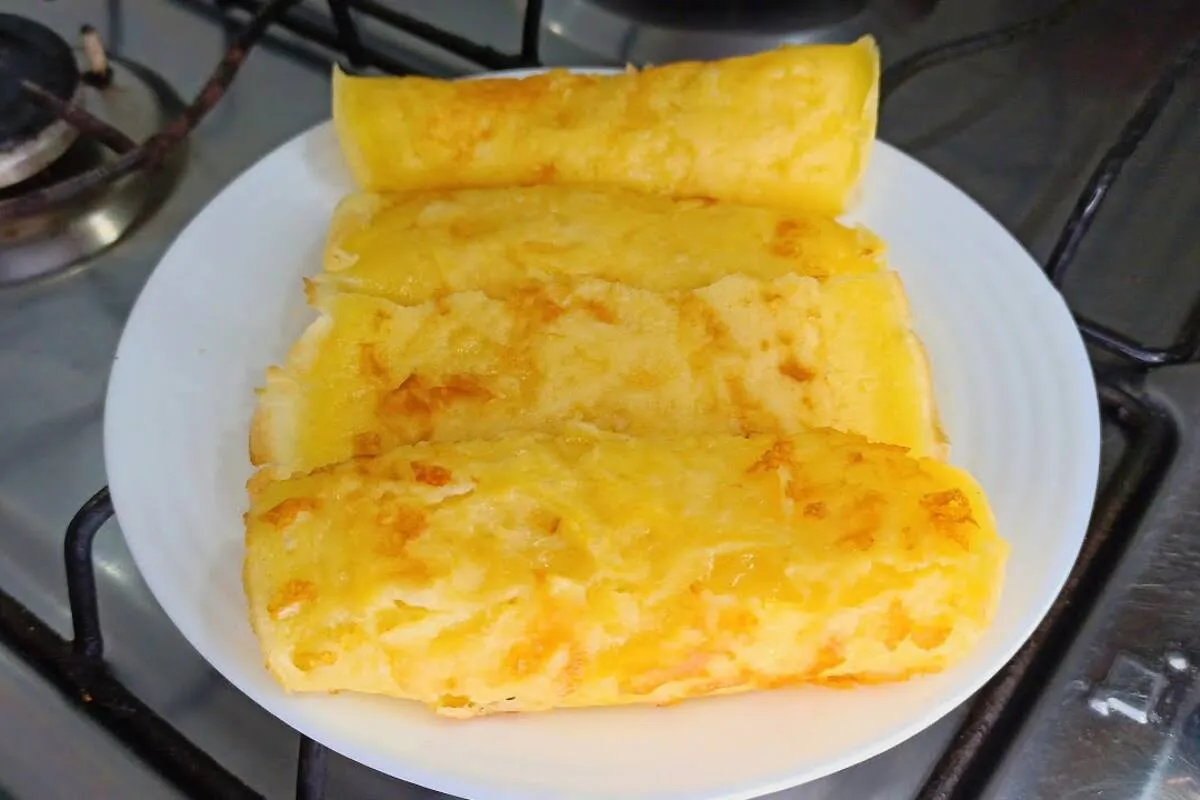 Lanche de fubá na frigideira: ótimo para subsitituir o pãozinho francês no café