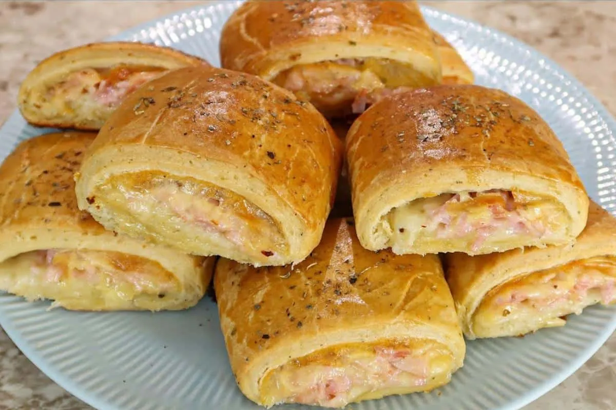 Lanche de padaria com massa especial: padeiro profissional ensina todos os segredos