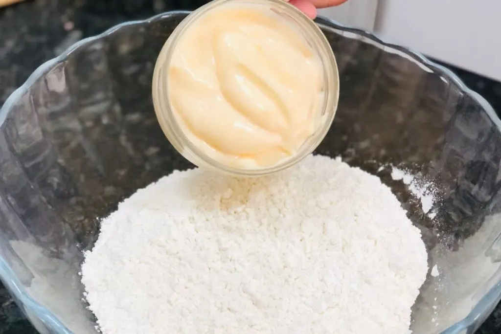Lanche de presunto e queijo com 3 ingredientes: pastelzinhos assados, fácil, rápido e delicioso