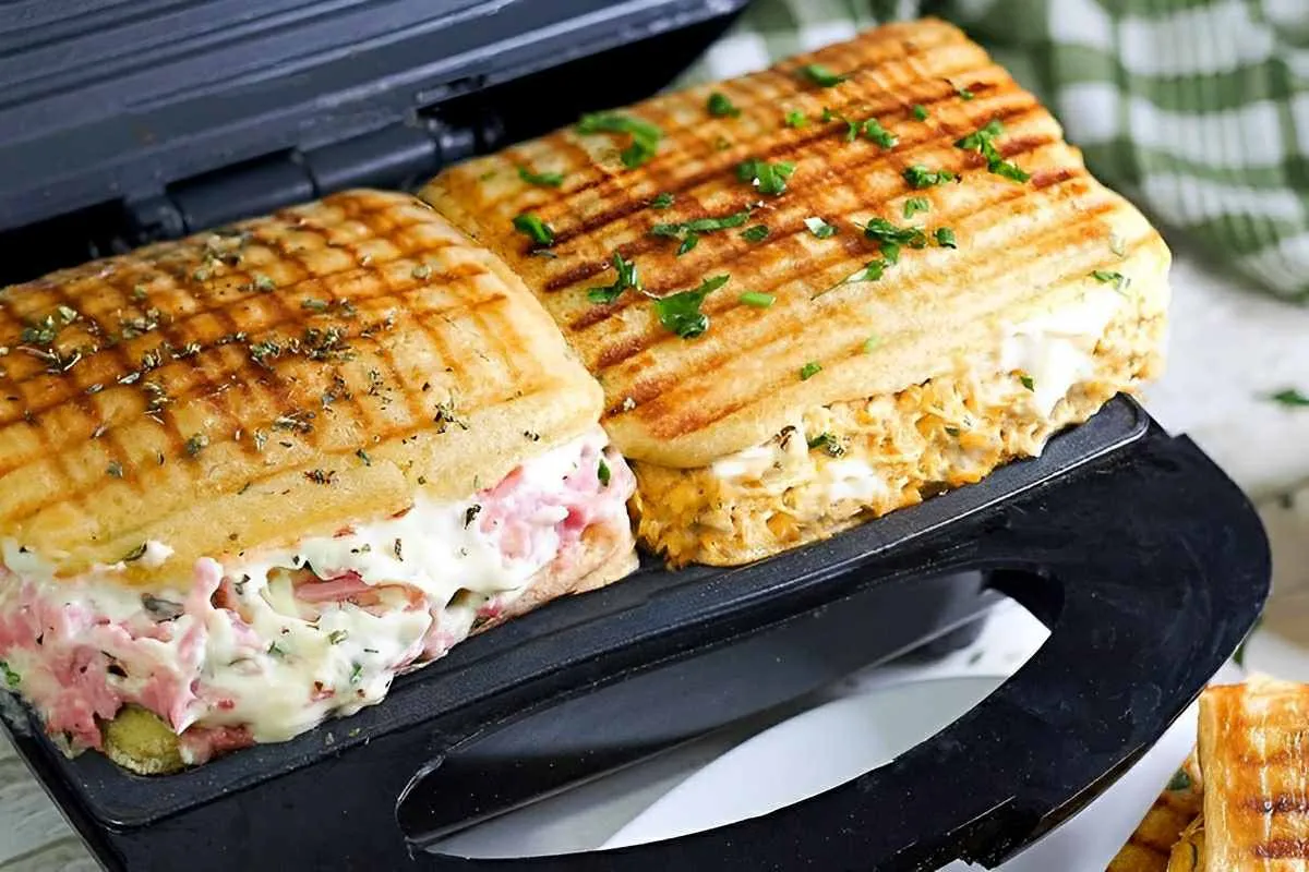 Lanche na sanduicheira prático fácil e rápido perfeito para o café da manhã ou lanche da tarde