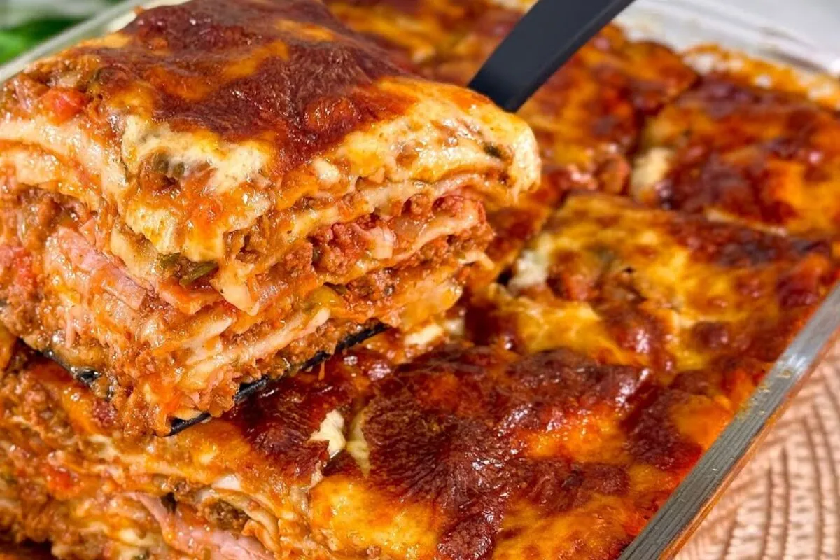 Lasanha de carne simples e deliciosa com muito recheio para aquele almoço de domingo