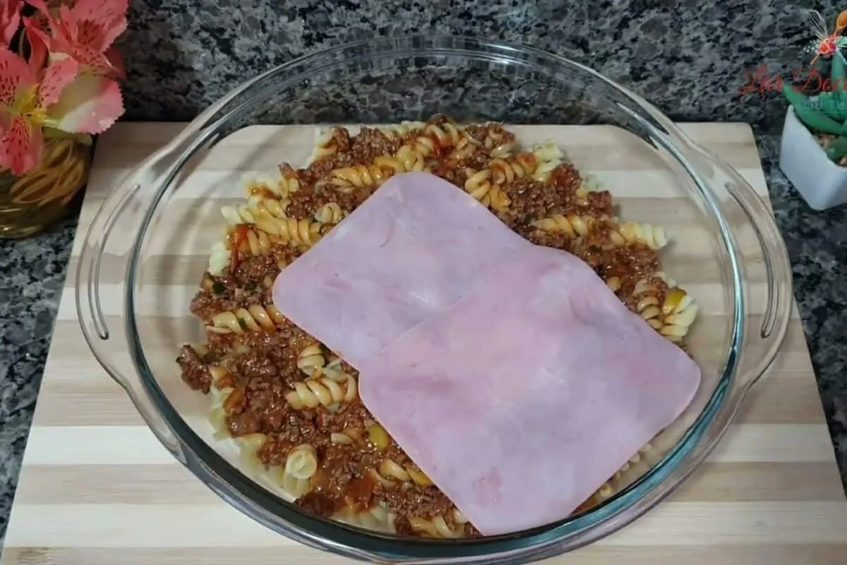 Lasanha de macarrão parafuso para o almoço em família que todos vão amar neste réveillon