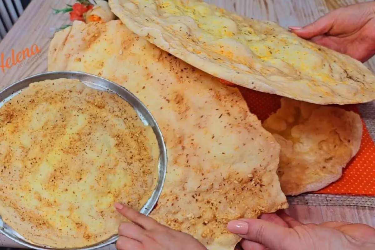 Lascas crocantes de polvilho assado: a receita fácil e rápida que você não vai parar de comer