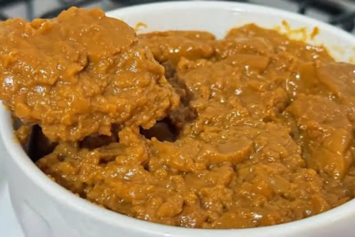 Leite condensado cozido na panela de pressão, o recheio perfeito para seus bolos, doces e pudins