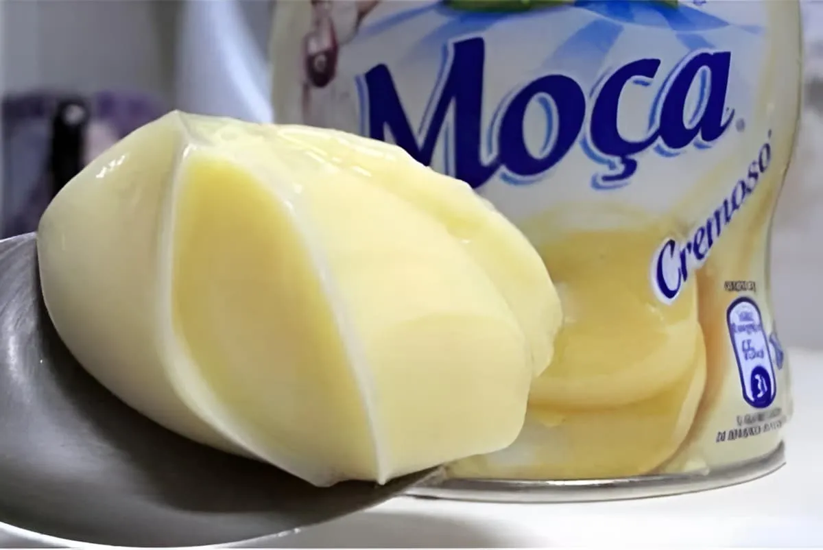 Leite condensado cremoso caseiro para comer de colher ou rechear bolos e tortas