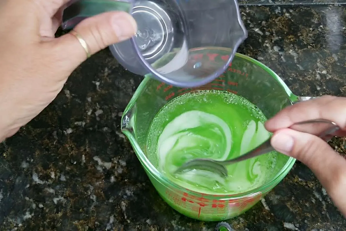 Limpa alumínio caseiro super eficiente feito com ingredientes que você tem em casa