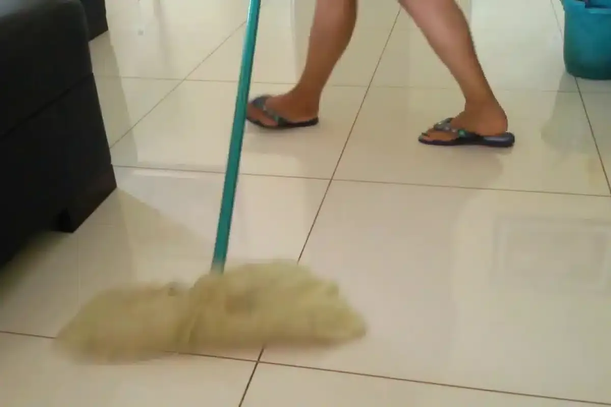 Limpador de piso caseiro: tira todo encardido sem precisar ficar esfregando