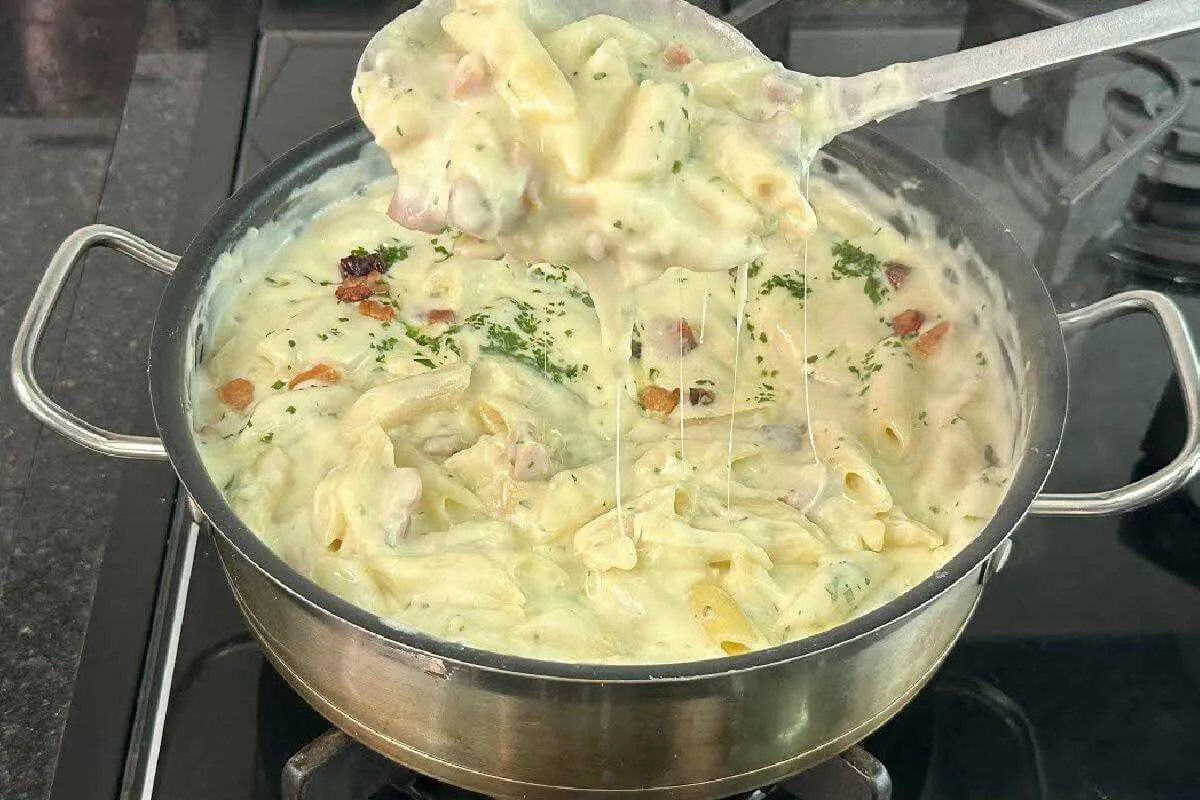 Macarrão ao creme de batata que você precisa experimentar para o seu almoço