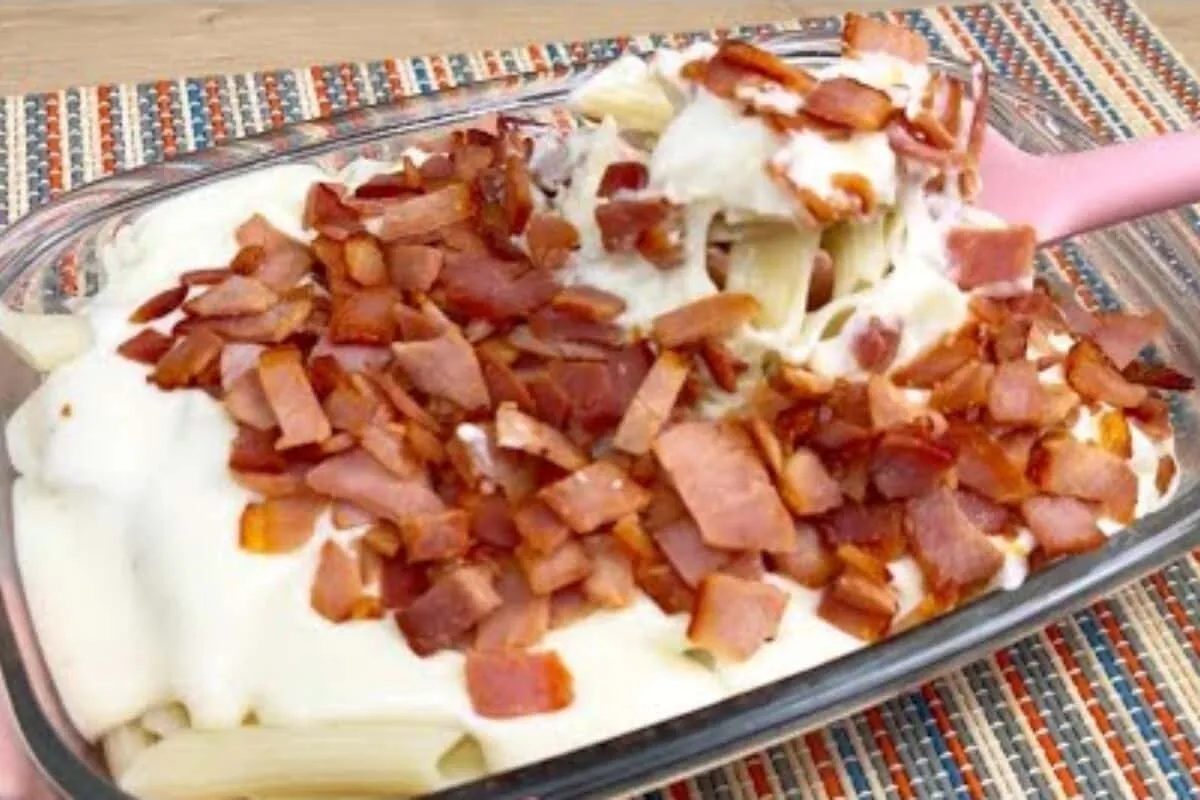 Macarrão ao molho branco simples e cremoso: ideal para quando a fome bate e o tempo é curto