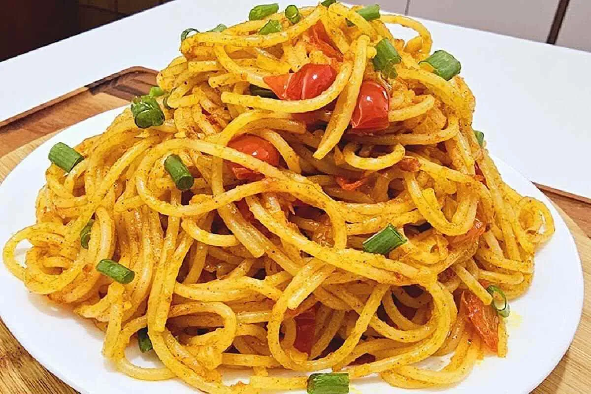 Macarrão com molho de tomate de um jeito tão gostoso que você nunca viu igual