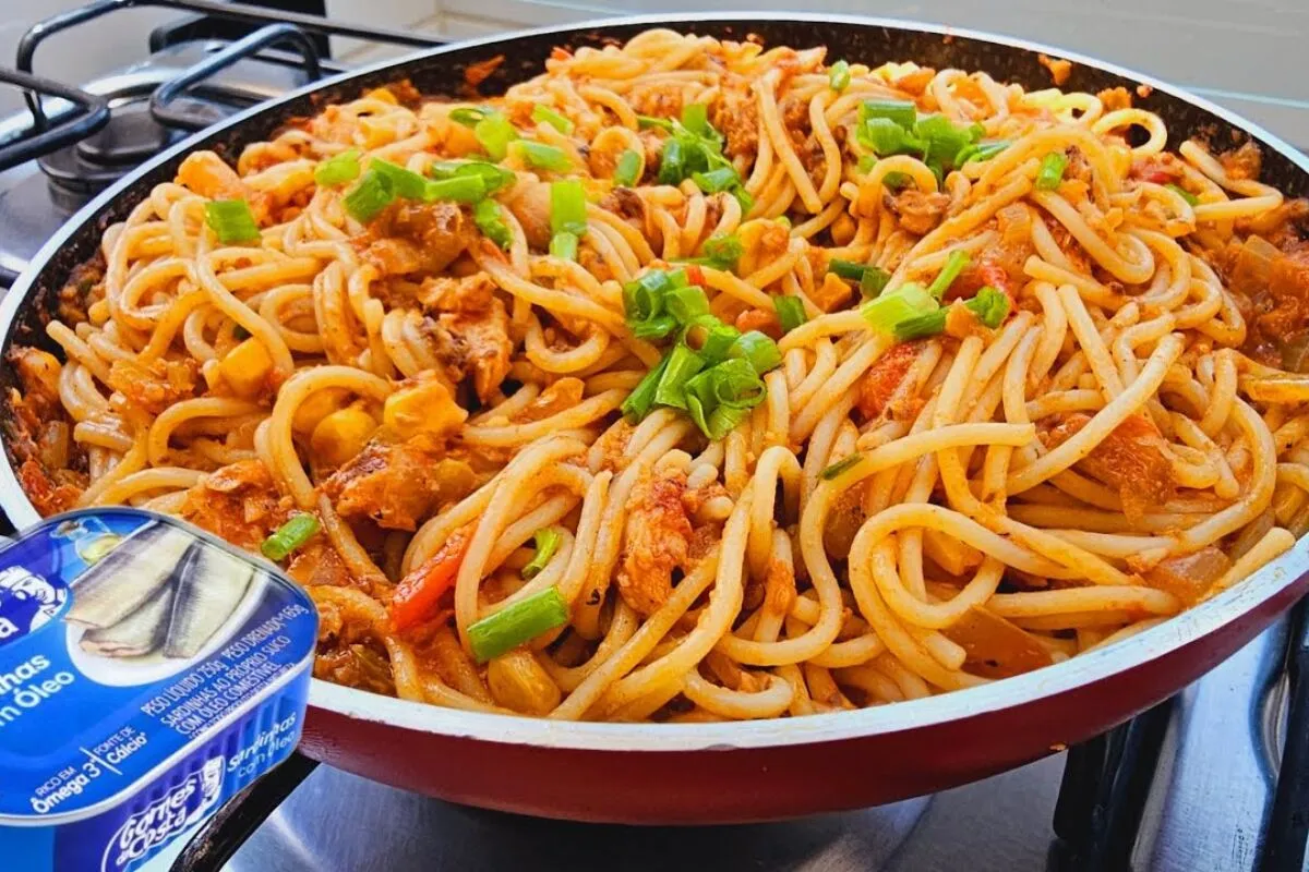 Macarrão com sardinha simples e fácil para uma refeição prática no seu feriado de ano novo