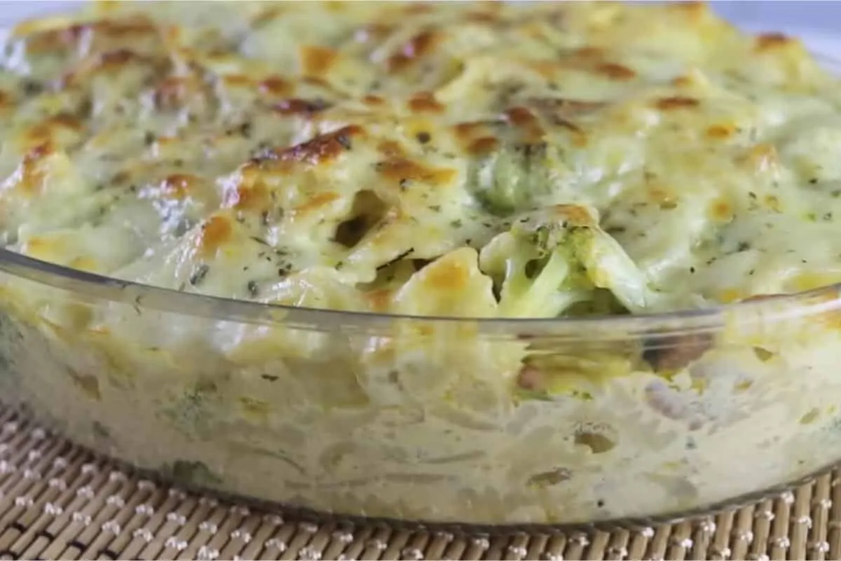 Macarrão cremoso com brócolis pronto em minutos e cheio de sabor