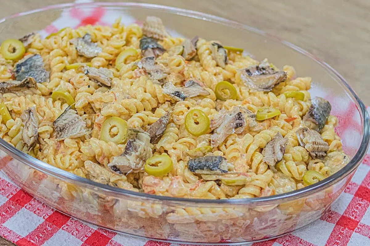 Macarrão cremoso com sardinha feito em minutos, receita prática e deliciosa para o dia a dia