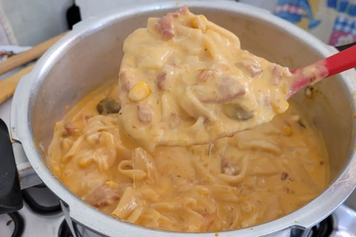 Macarrão cremoso de panela de pressão: uma receita deliciosa e muito rápida de fazer