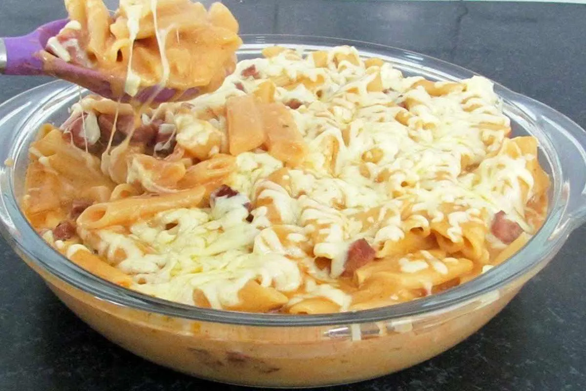 Macarrão cremoso na panela de pressão fica pronto bem rapidinho e delicioso