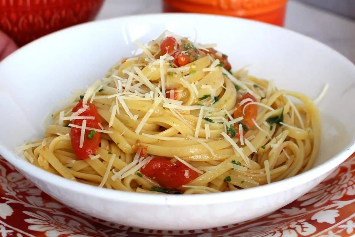 Macarrão de 10 minutos para uma refeição prática e deliciosa no seu feriado de fim de ano