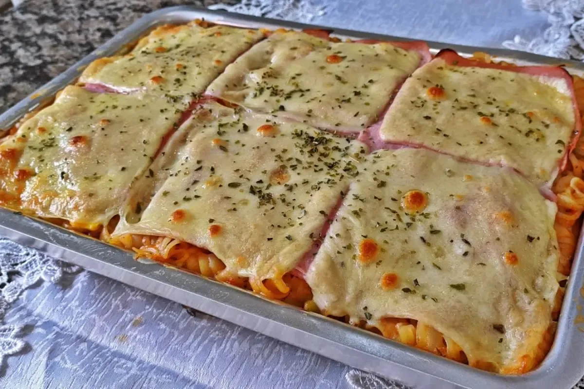 Macarrão de forno simples e delicioso que sempre faço rapidinho no almoço ou jantar