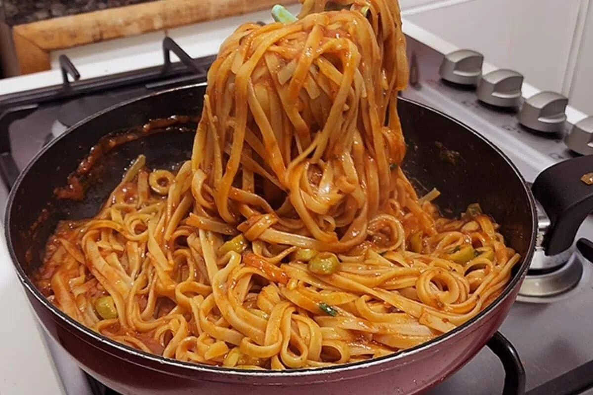Macarrão na manteiga soltinho e rápido de fazer: perfeito para os dias mais corridos