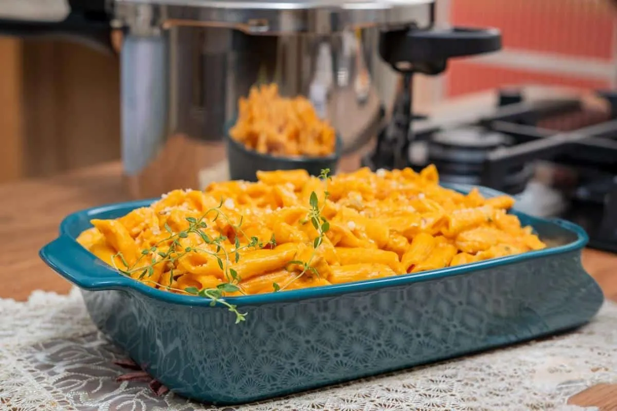 Macarrão na panela de pressão para o natal: fica tão gostoso que parece prato de restaurante