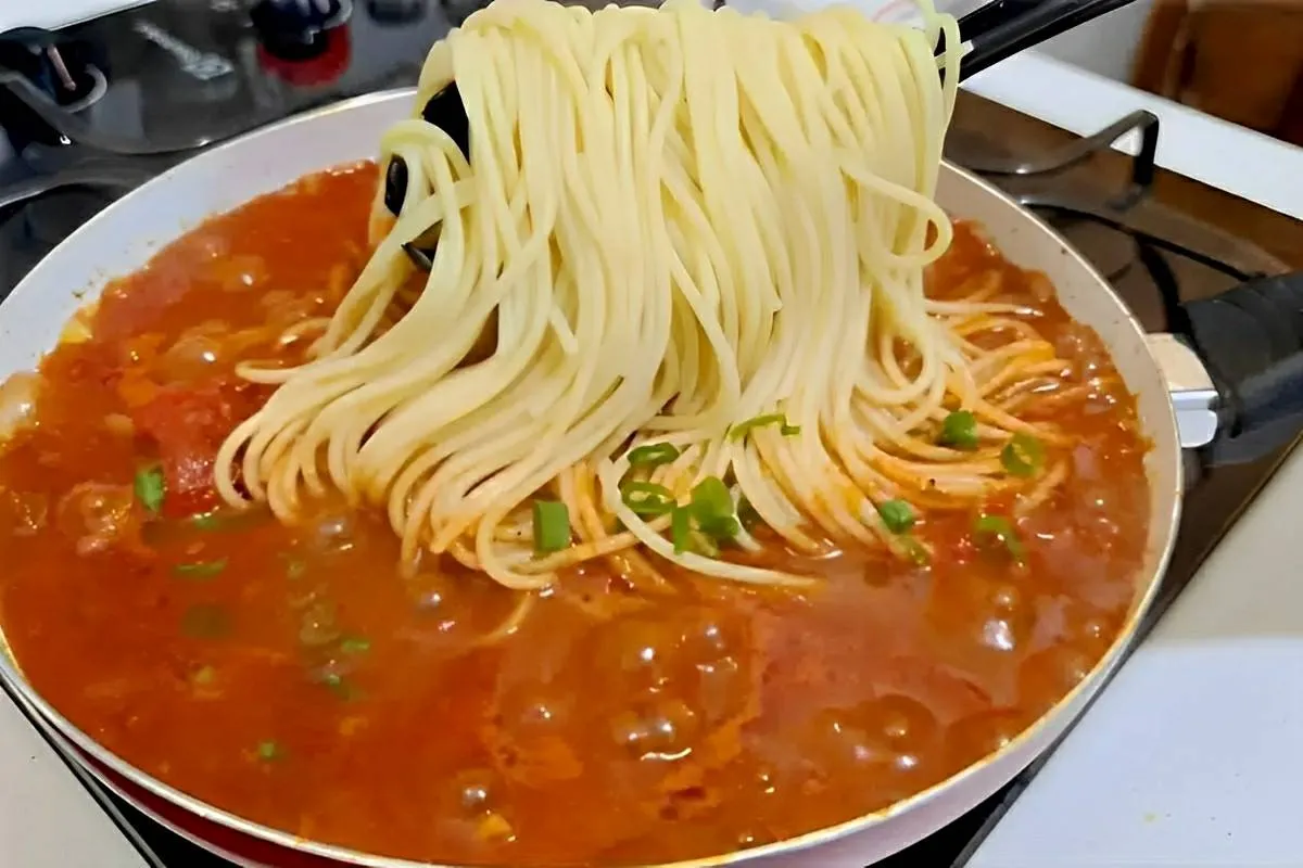 Macarrão rápido de restaurante para deixar toda a família com água na boca