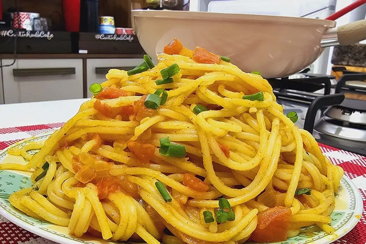 Macarrão sem grudar: a massa fica soltinha e muito bem temperada, do jeito que todos amam