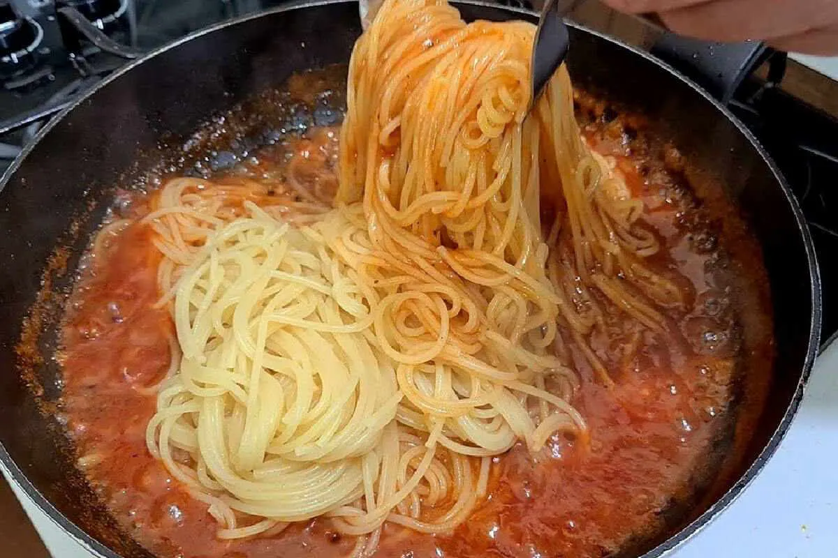 Macarrão soltinho e um molho delicioso para seu almoço ou jantar