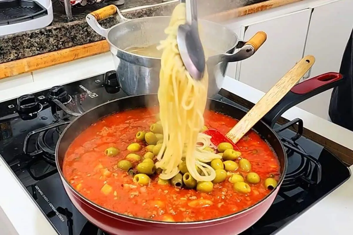 Macarronada com molho de carne moída: receita tradicional que agrada toda família na hora do almoço