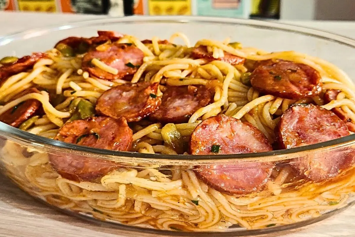 Macarronada de calabresa, feita de um jeito especial para ficar bem cremosa e saborosa