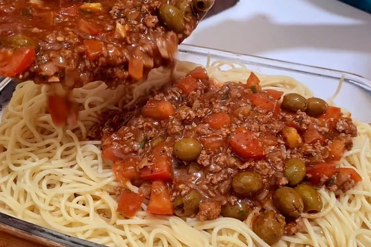 Macarronada simples: segredo do molho caseiro para a macarronada de domingo