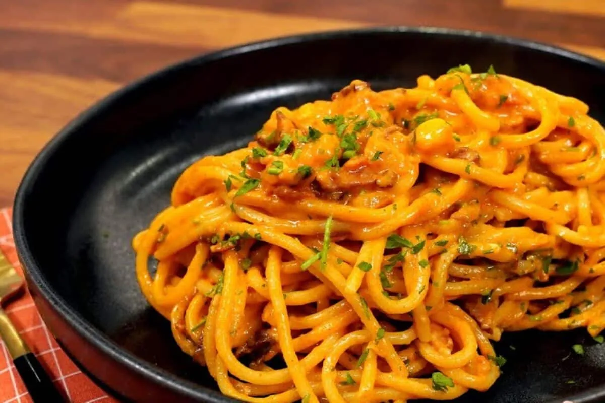 Macarronada suculenta: almoço completo em uma panela só, macarrão super rápido e delicioso