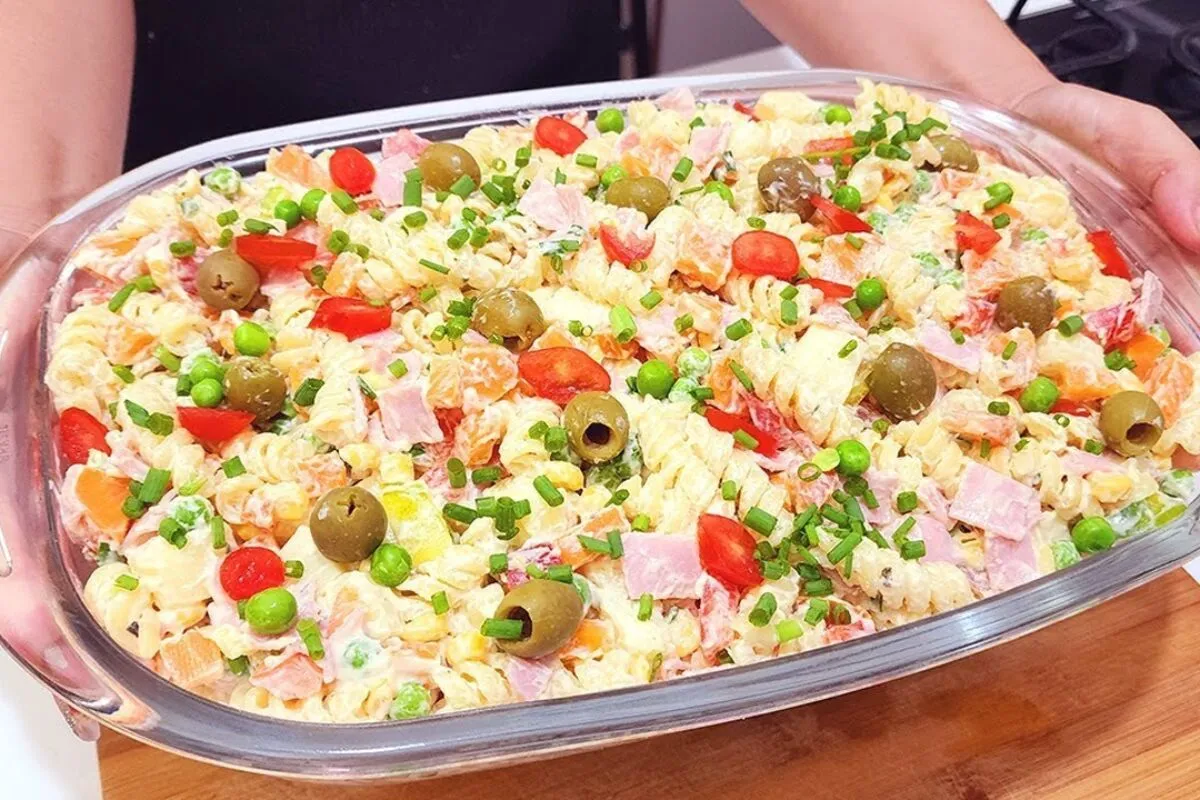 Macarronese deliciosa e muito colorida para acompanhar o seu almoço de domingo ou brilhar em datas festivas com a família