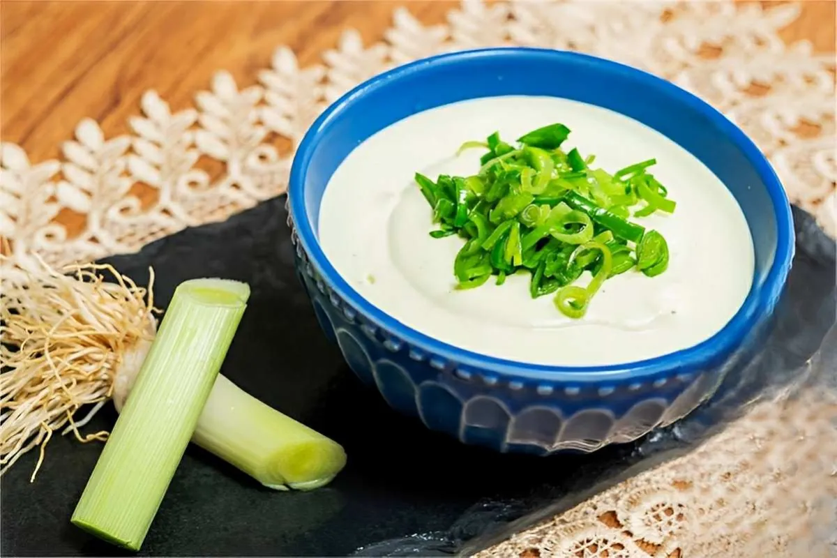 Maionese caseira sem óleo e sem ovos crus: muito leve e perfeita para acompanhar lanches e saladas