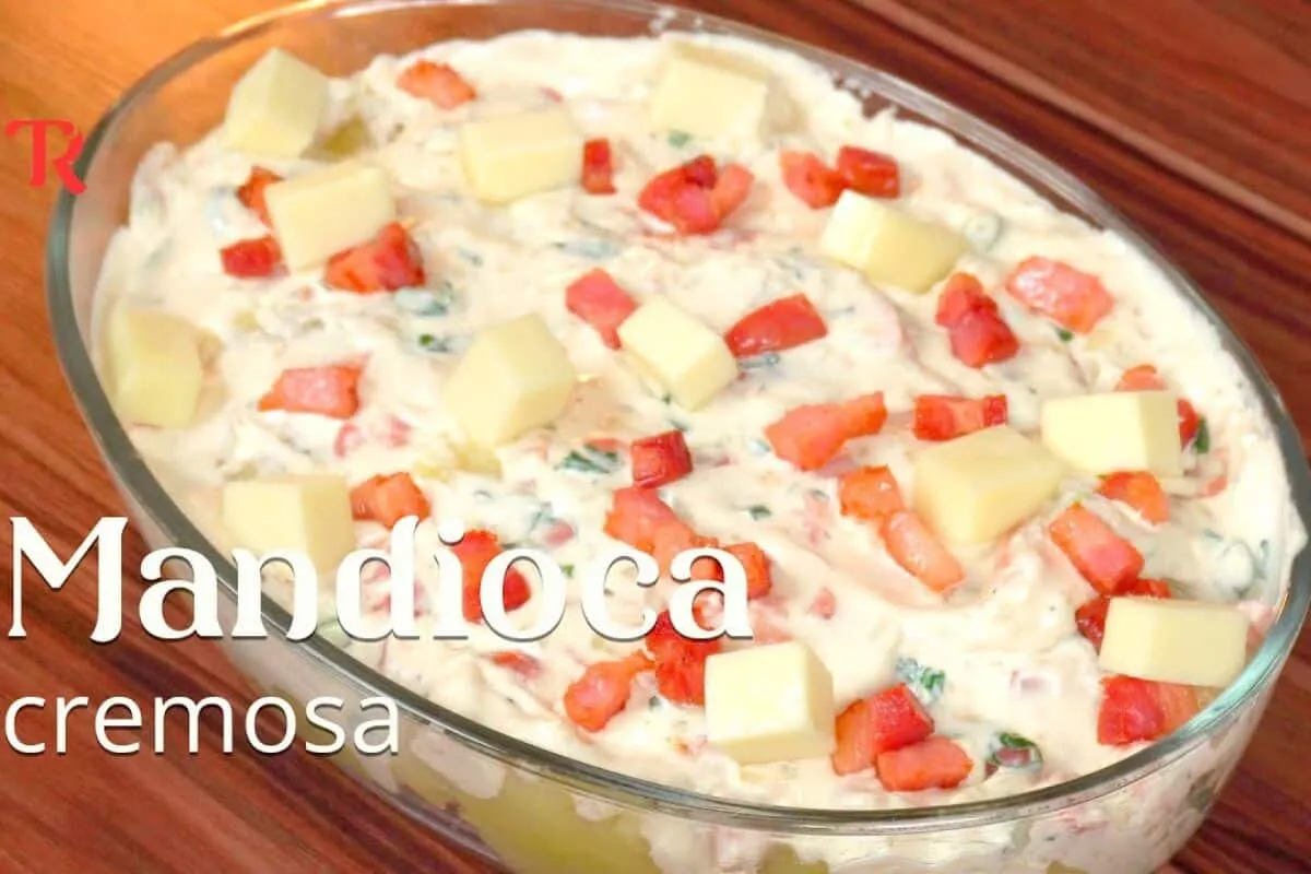 Mandioca cremosa com bacon ao forno: o acompanhamento perfeito para o seu churrasco