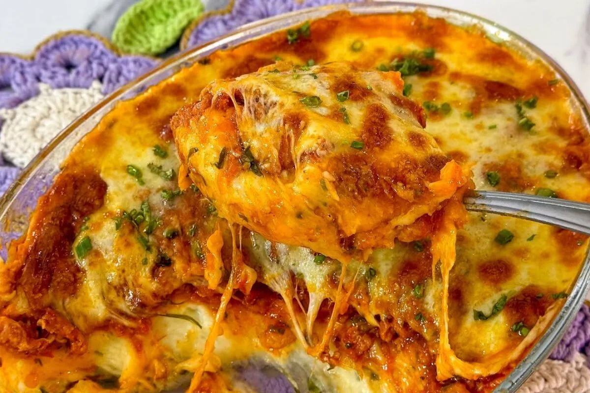 Mandioca cremosa no forno deliciosa e fácil de preparar para acompanhar o almoço em família