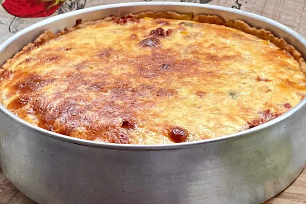 Massa com 2 ingredientes para torta salgada recheada que fica maravilhosa