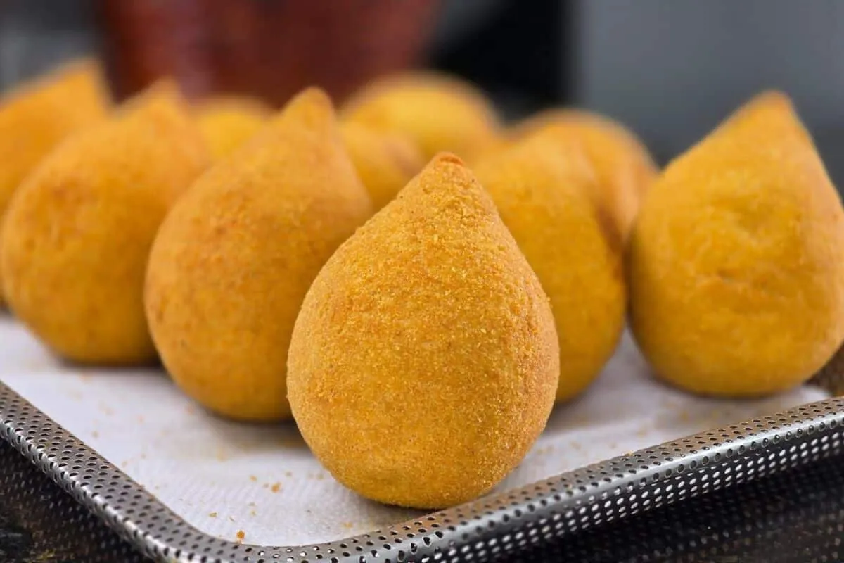 Massa de coxinha perfeita douradinha por fora e cremosa por dentro