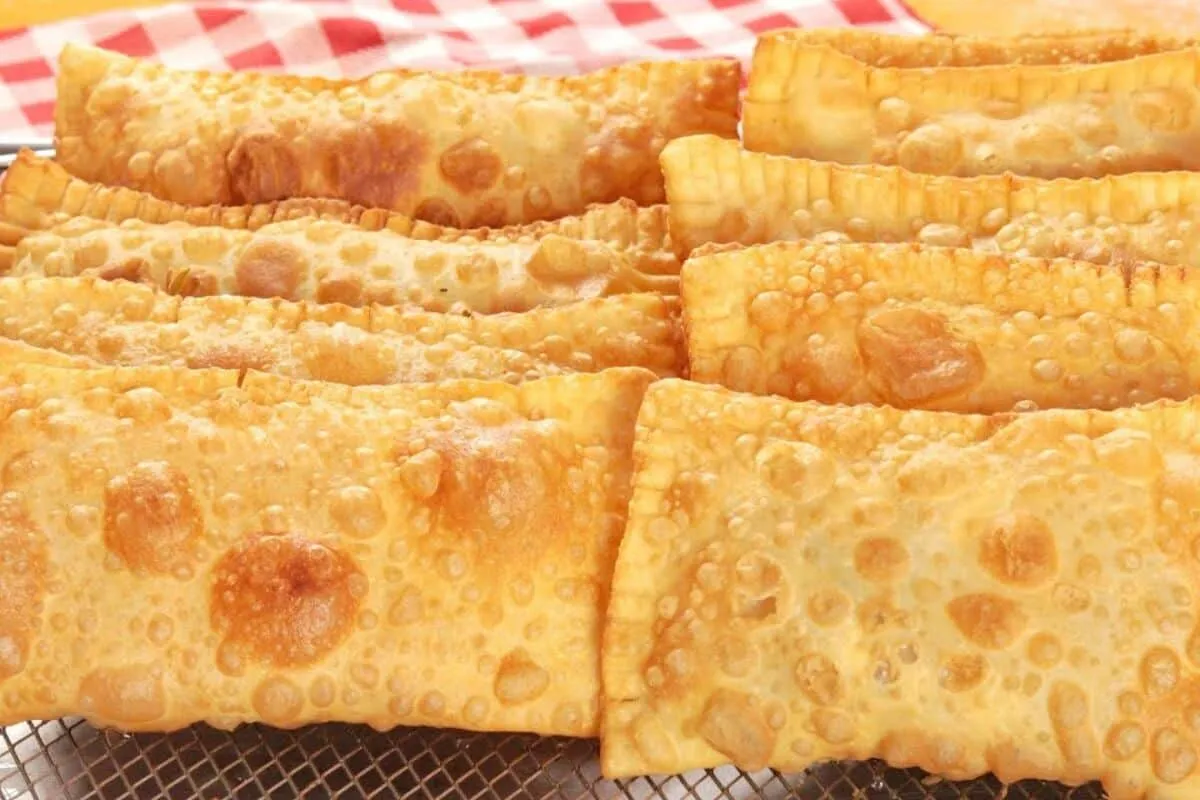 Massa de pastel caseira crocante e sequinha que dá certo sempre