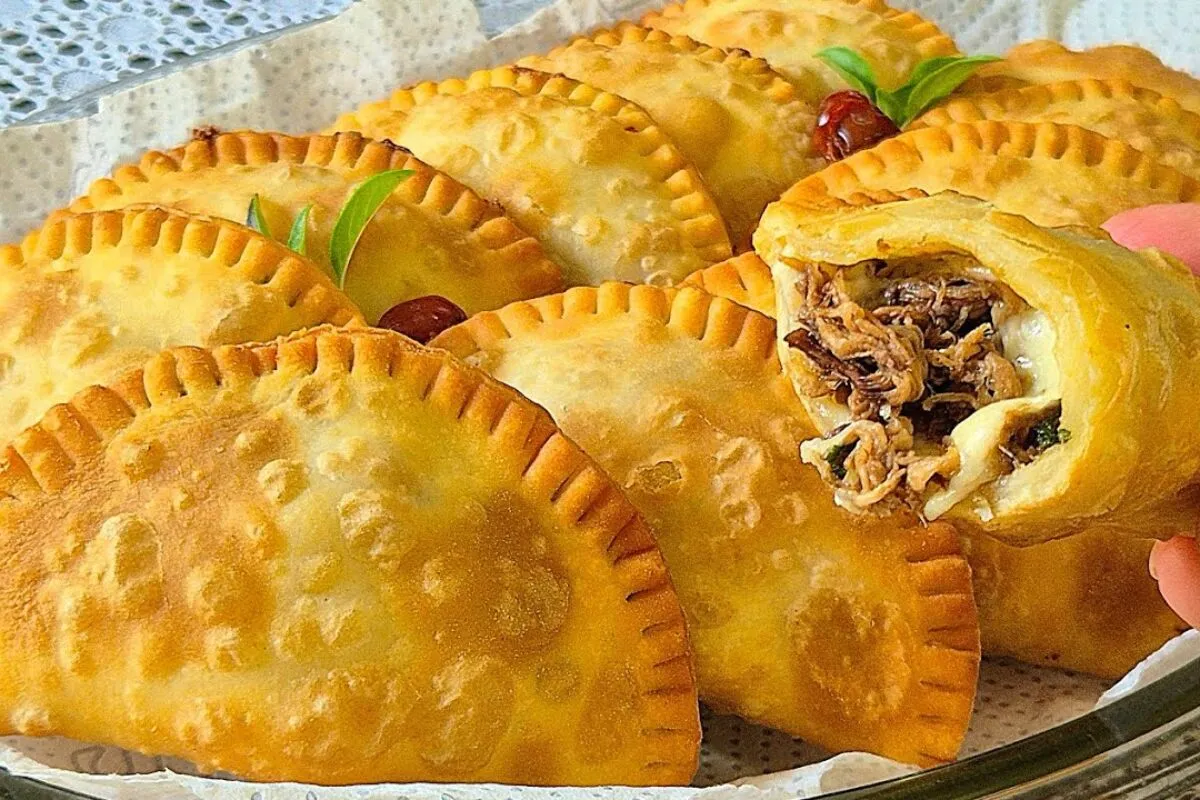 Massa de pastel com 2 ingredientes sequinha e crocante para o lanche